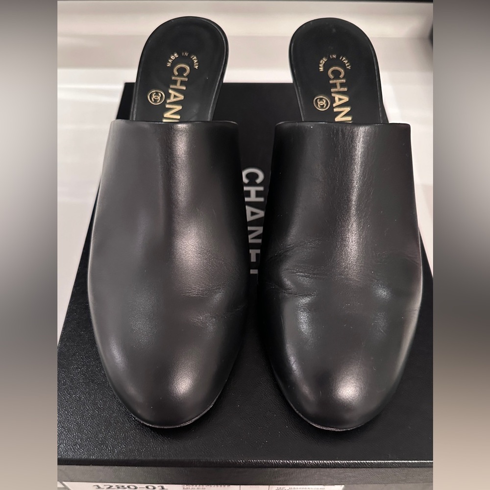 Chanel like New Black Chain Detail Heel Mules. Size 39 1/2.